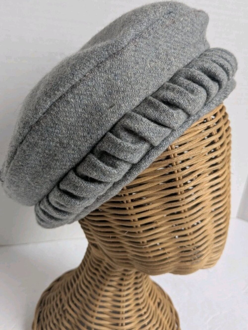 Vintage Gray Wool Beret Hat Women’s Pleated Band Slouchy Style Winter Accessory
